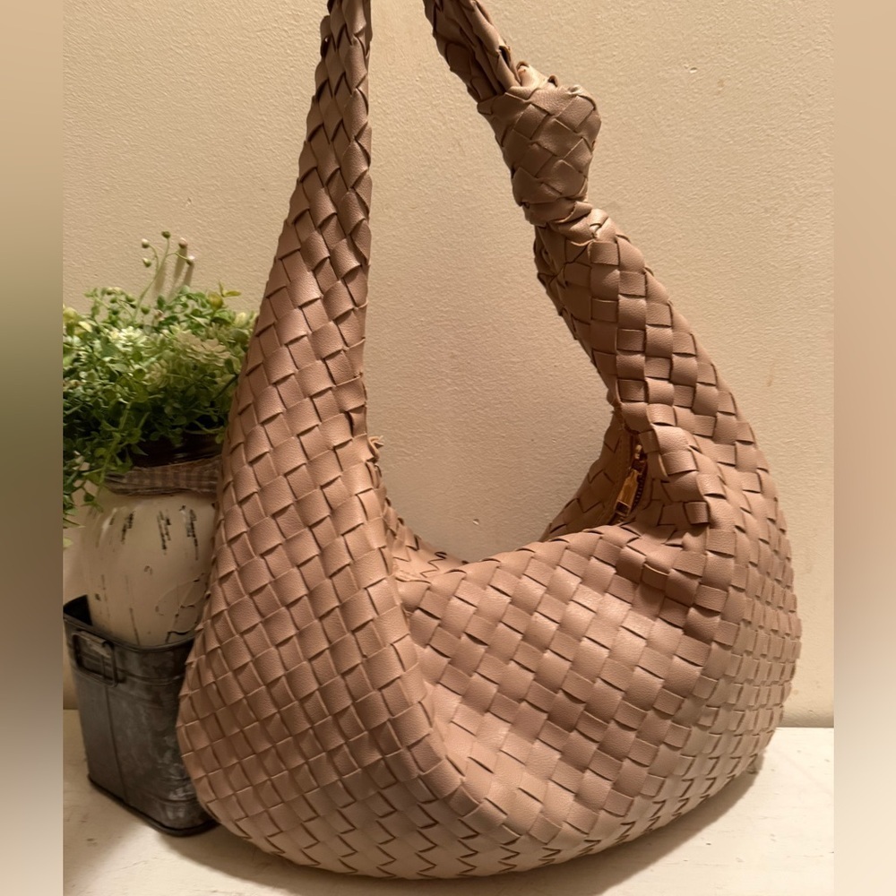Urban Expressions Vanessa Vegan Hobo Bag Tan Shoulder Purse Woven EUC